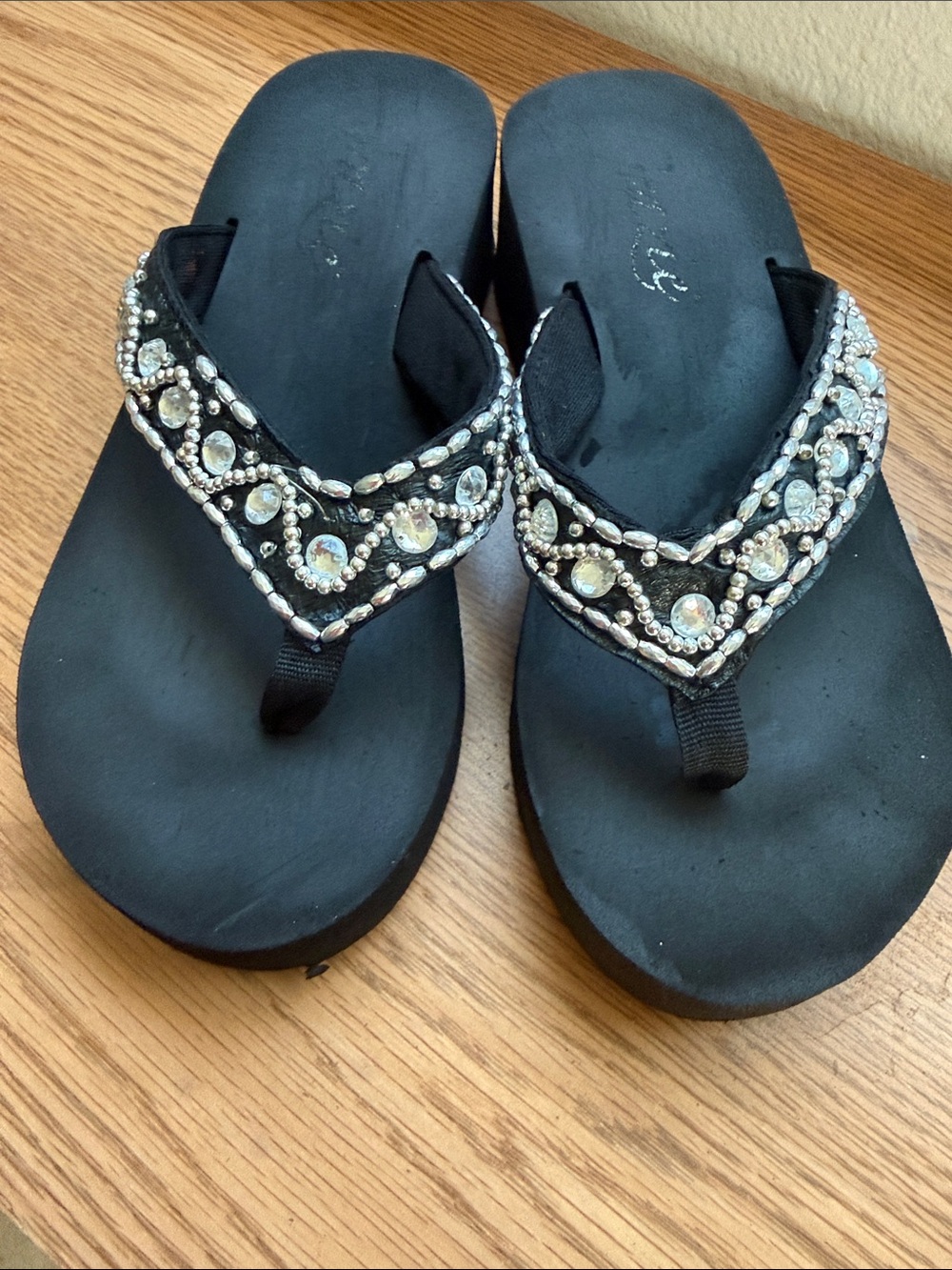 Guess Black Jeweled Platform Flip Flop Sandals
